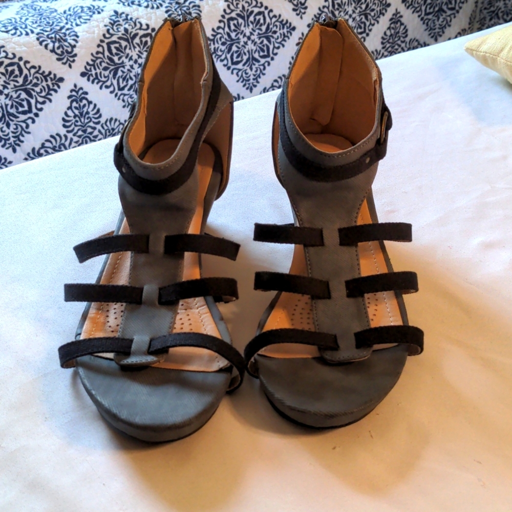 NWOT Comfort View Sandals